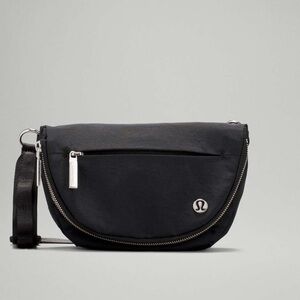 lululemon athletica  Everywhere Belt Bag 2LCrossbody Belt Bag